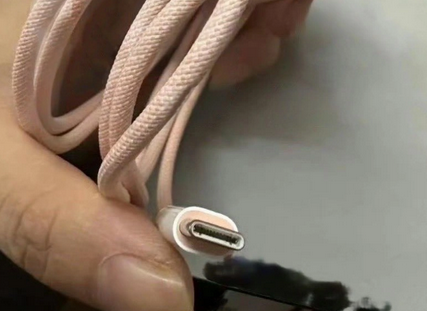 鹤城苹果15维修店分享iPhone15USB-C数据线长啥样