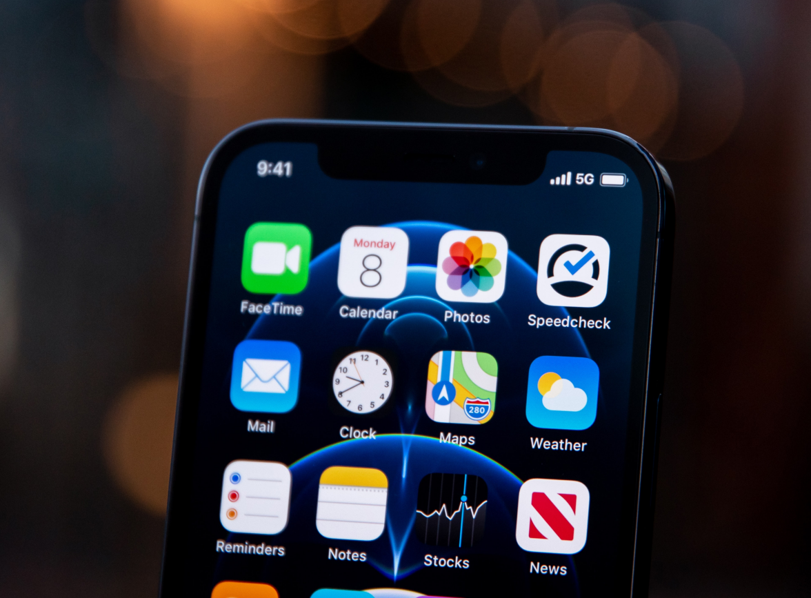 鹤城苹果手机维修分享为什么 iPhone 12 在冬季会自动关机 
